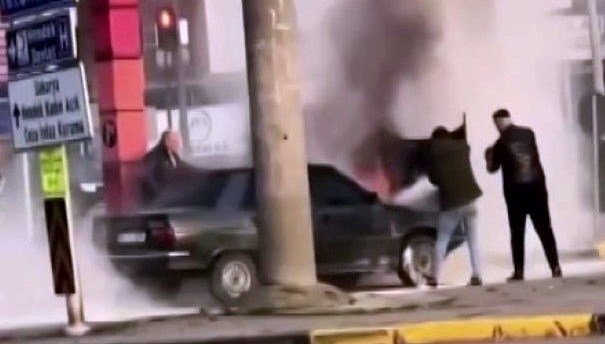 D-100’de panik: Otomobil bir anda alev aldı