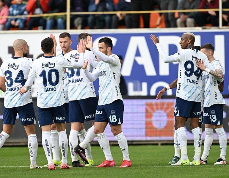 Fenerbahçeli yıldızlar galibiyetin akabinde itiraf etti! ‘İlerlyen maçlarda da bunu görebiliriz’ Szymanski, Talisca…