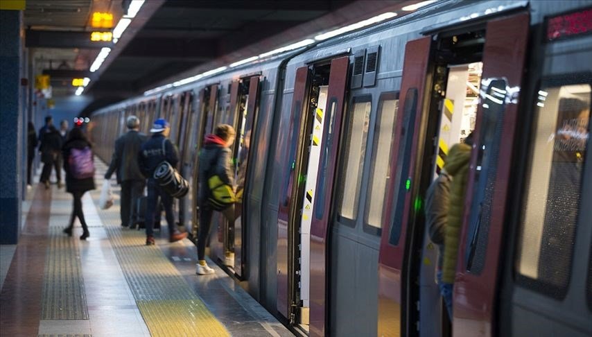 İstanbul’da metro ve tramvay seferleri saat kaçta bitecek? Metro saatleri uzatılacak mı?