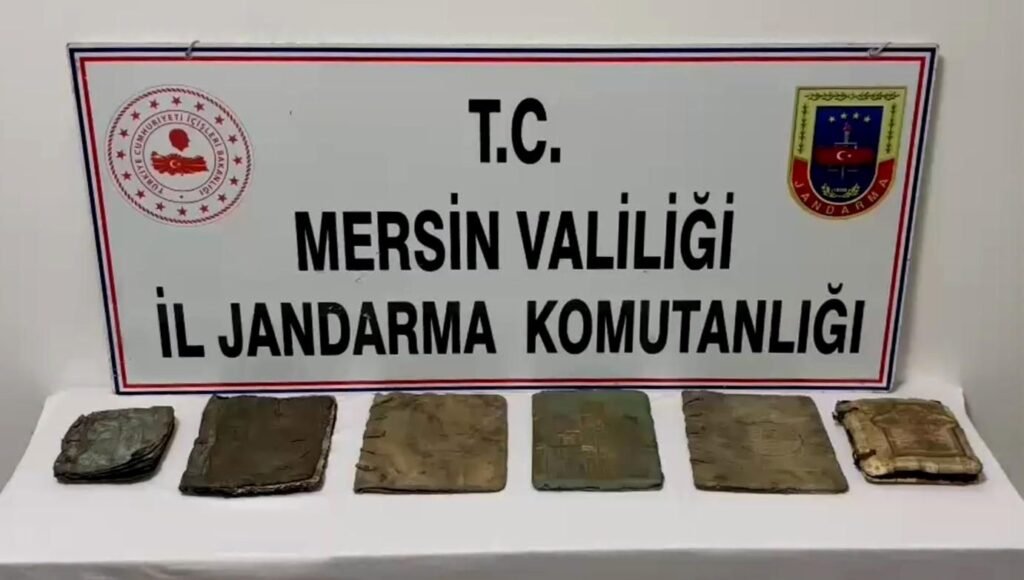Mersin’de 6 el yazması kitap ele geçirildi
