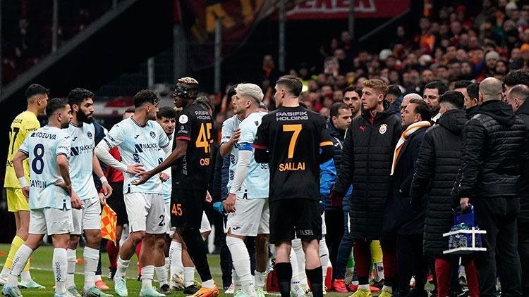 Sahadan çekilen Adana Demirspor’un cezası ne olacak? Geçen sezon yaşanmıştı