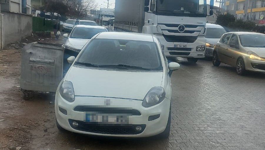 Sürücüsüz otomobil yayalara çarptı! 3 kişi yaralandı