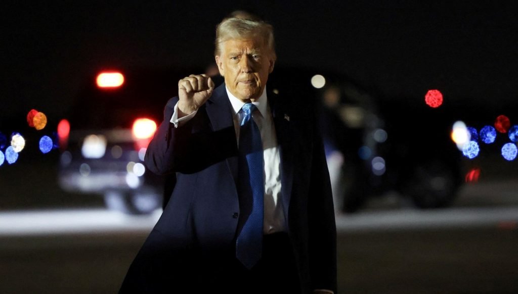 Trump, Meksika’ya yönelik ek gümrük vergisini askıya aldı