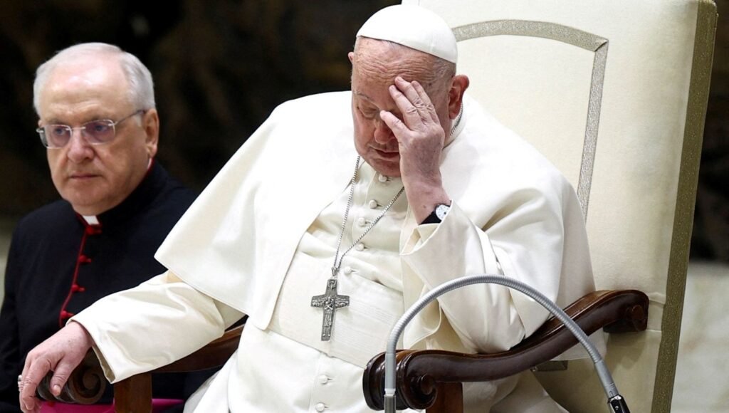 Vatikan’dan Papa Franciscus açıklaması: Zatürre gelişti ve klinik durumu karmaşık