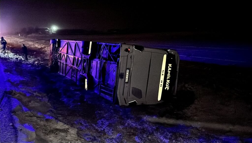 Aksaray’da otobüs devrildi: 20 yaralı