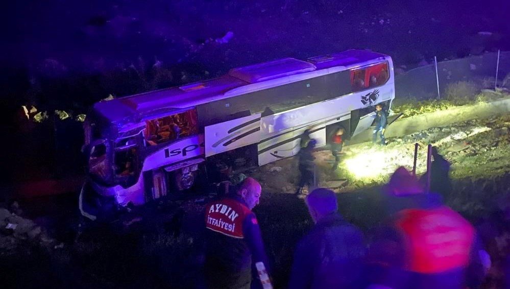 Aydın’da otobüs şarampole devrildi: 1 ölü, 27 yaralı