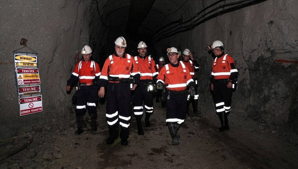 Bakan Işıkhan altın madenine indi