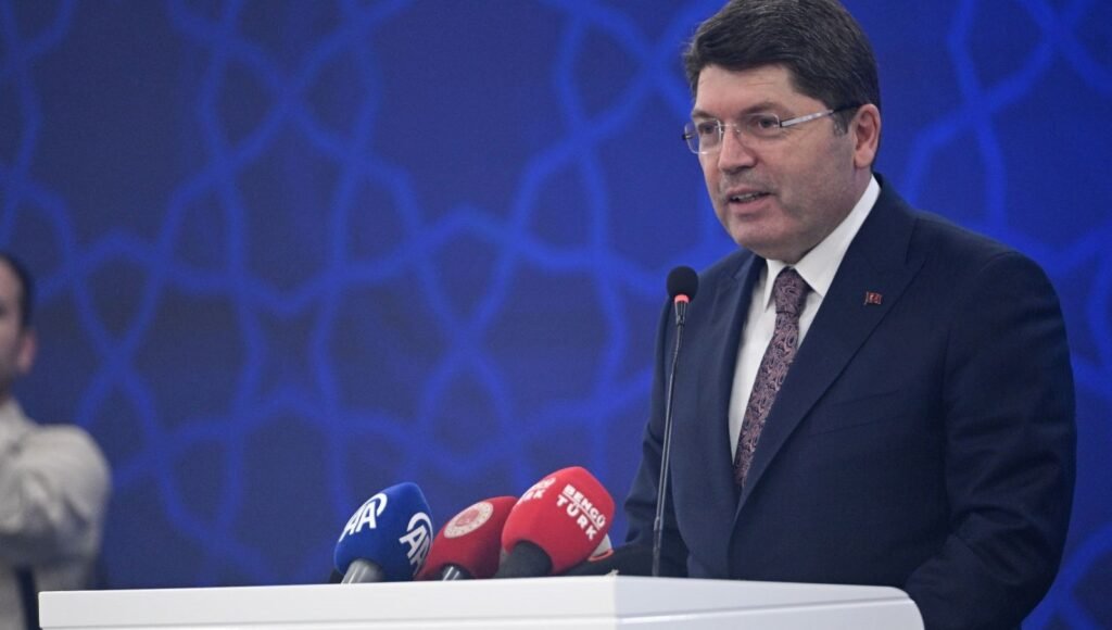 Bakan Tunç: Soruşturmalar üzerinden yapılan sokak çağrıları hukuk dışıdır