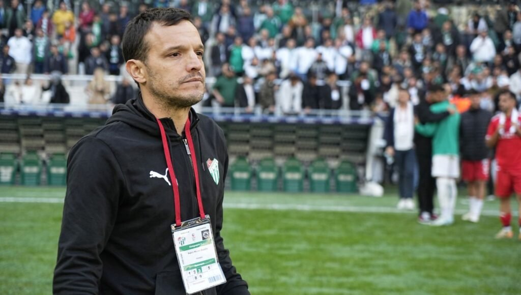 Bursaspor’da teknik direktör Batalla ile yollar ayrıldı