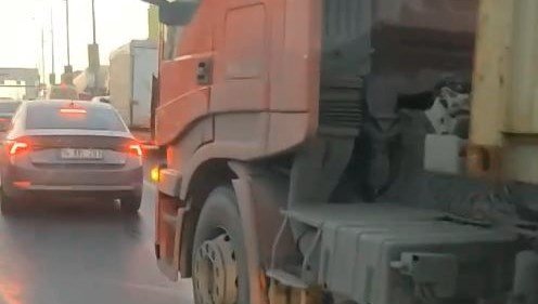 D-100’de yol verme kavgası: TIR’ı üzerine sürdü