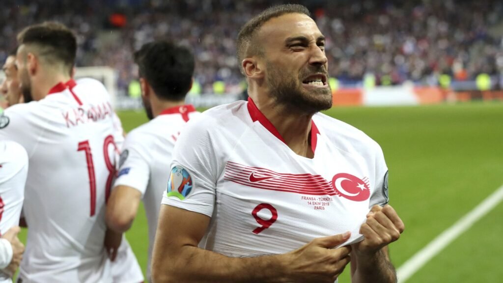 Fenerbahçe’nin yıldız ismi Cenk Tosun Japonya yolcusu