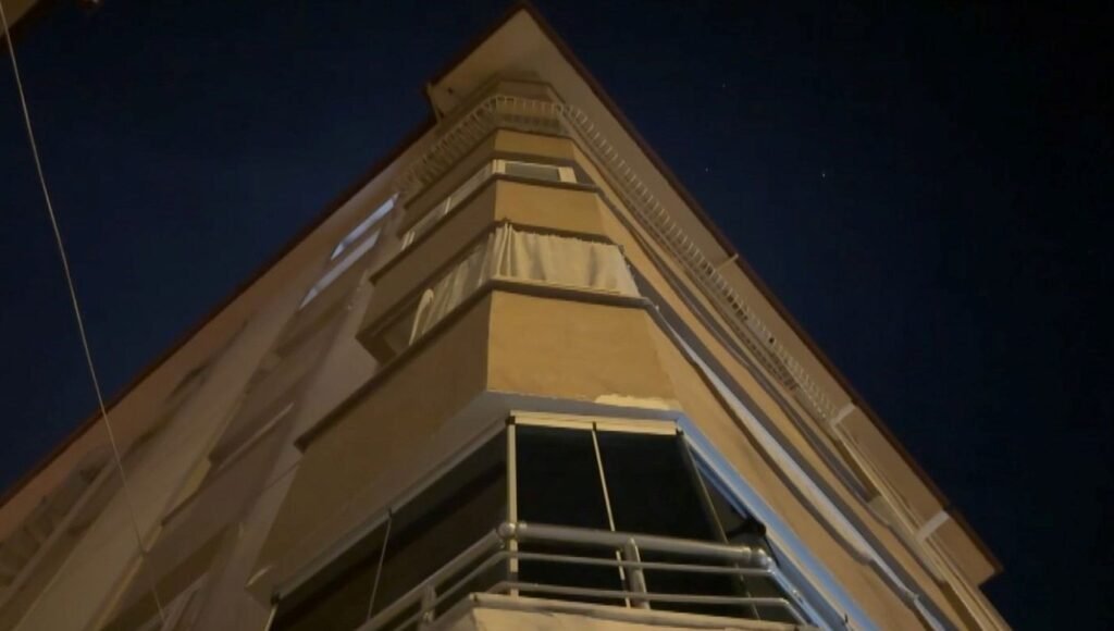 İki yaşındaki çocuk, 6’ncı kattaki balkondan düşüp öldü