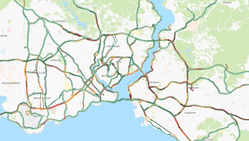 İstanbul’da haftanın ilk iş gününde trafik yoğunluğu: Araçlar güçlükle ilerliyor