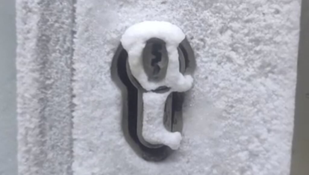 Kilitler bile dondu! Termometreler eksi 24,8’i gördü