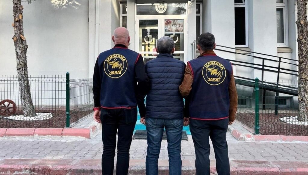 MİT TIR’larının durdurulduğu dönemde emniyet müdürüydü: Firari FETÖ’cü yakalandı