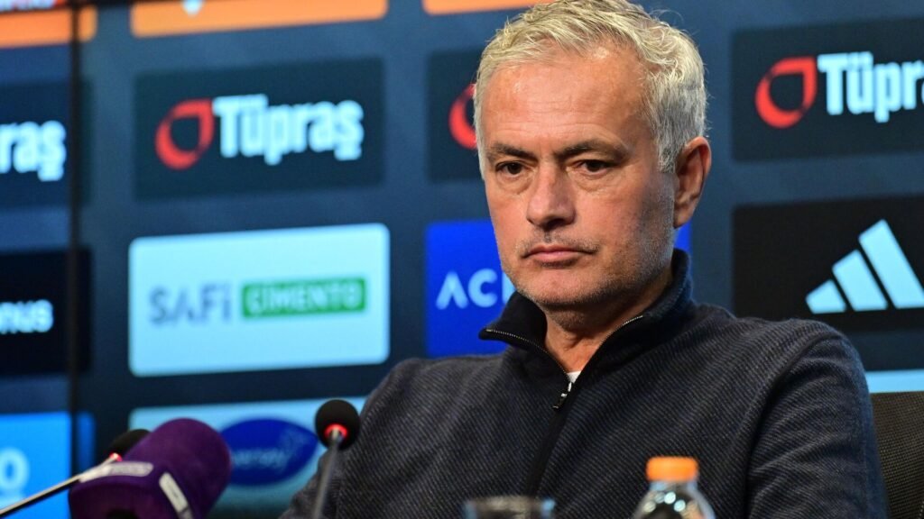 Mourinho-Maximin arasında tansiyon düşmüyor: ‘İstiyorsa karın kası yapsın, istiyorsa photoshop yapsın’