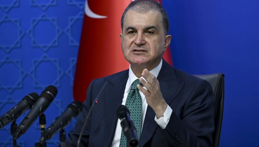 Ömer Çelik: KKTC’de öğrencinin kıyafetinden dolayı okula girmesinin engellemesini kınıyoruz