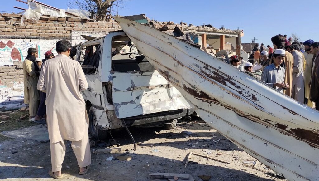 Pakistan’da askeri tesise intihar saldırıları: 12 ölü, 30 yaralı