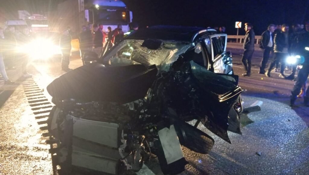 Sivas’ta yolcu otobüsü ile otomobil çarpıştı: 10 kişi yaralandı