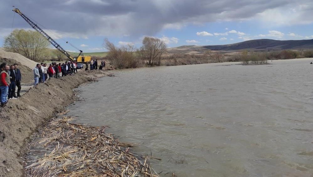 17 yaşındaki Mehmet, Kızılırmak’ta kayboldu