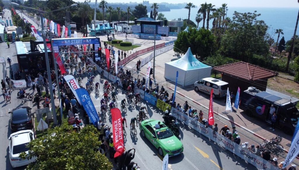 60’ıncı heyecan! Cumhurbaşkanlığı Türkiye Bisiklet Turu’nda start verildi