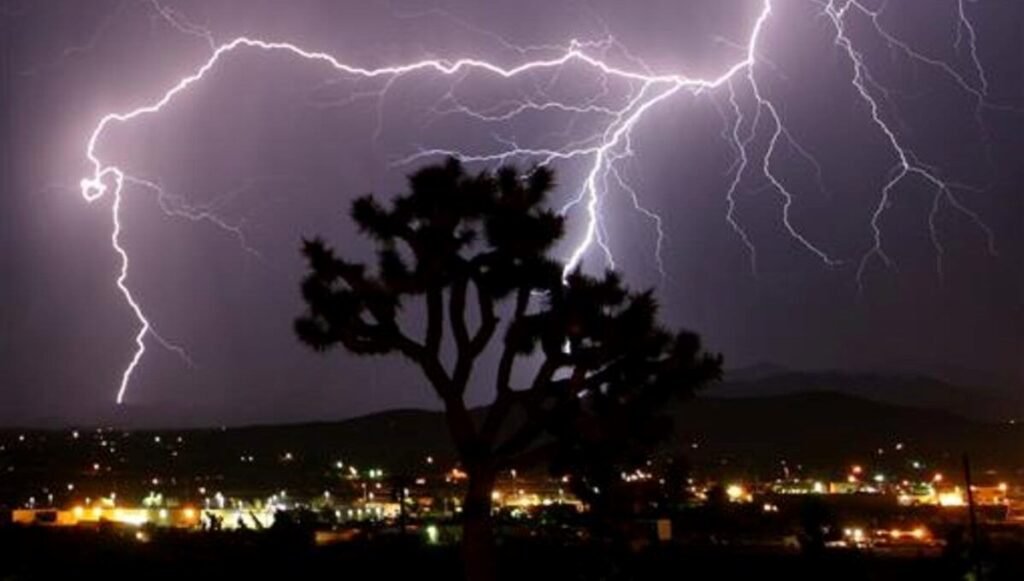 ABD’de şiddetli fırtına: 500 bin kişi elektriksiz kaldı