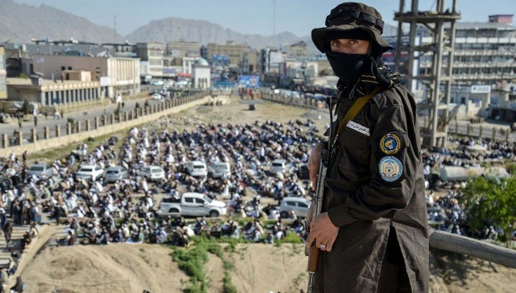 Afganistan’da 4 erkek halka açık şekilde idam edildi