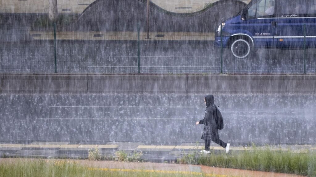Ankaralılara Meteoroloji’den sarı kodlu uyarı: Sel, su baskını, dolu ve rüzgara dikkat
