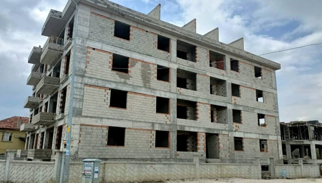 Asansör boşluğuna düşen işçi hayatını kaybetti