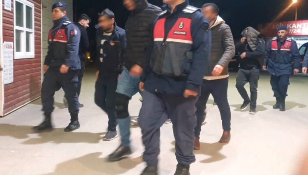 Bağ evinde uyuşturucu partisine baskın