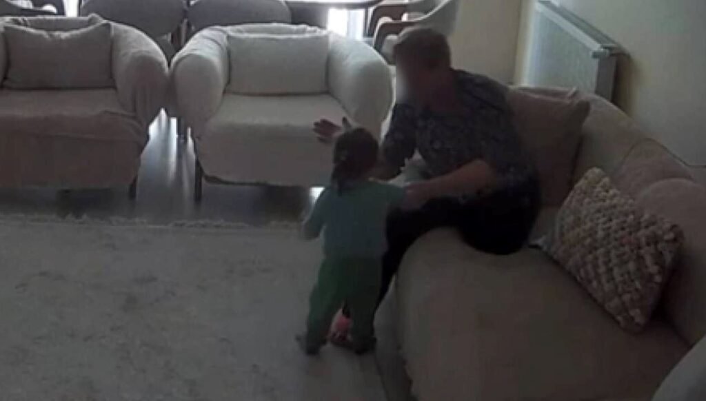 Bakıcı küçük çocuğa dehşeti yaşattı, acımasızca dövdü