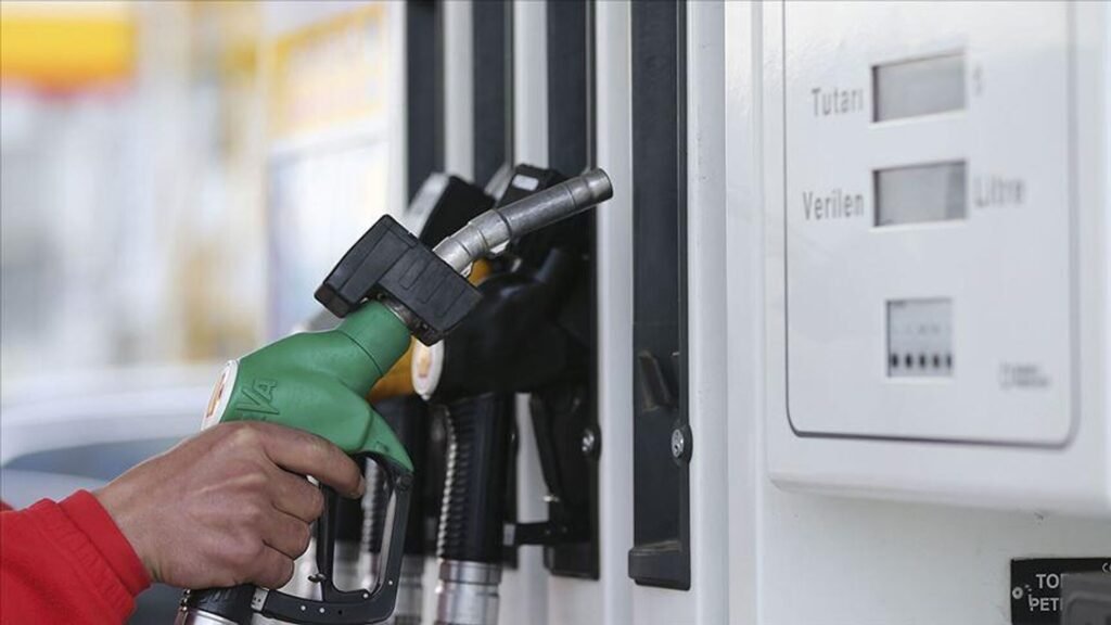 Benzine 1.32 TL’lik indirim tabelaya yansıdı: Akaryakıt iki günde toplam 3.56 TL düştü