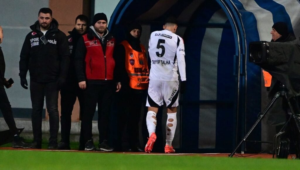 Beşiktaşlı Tayyip Talha 4 günde 2 kırmızı kart gördü