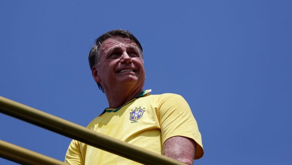 Bıçaklı saldırı peşini bırakmıyor: Bolsonaro’ya 12 saatlik ameliyat