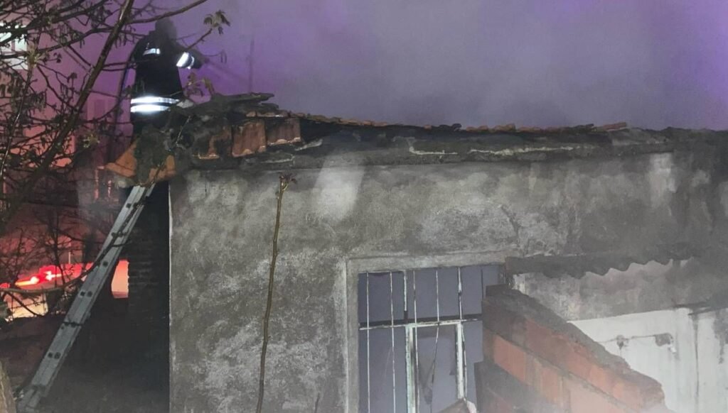 Çanakkale’de öğrenci evinde yangın