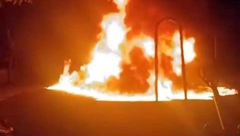 Çocuk parkını ateşe verdiler