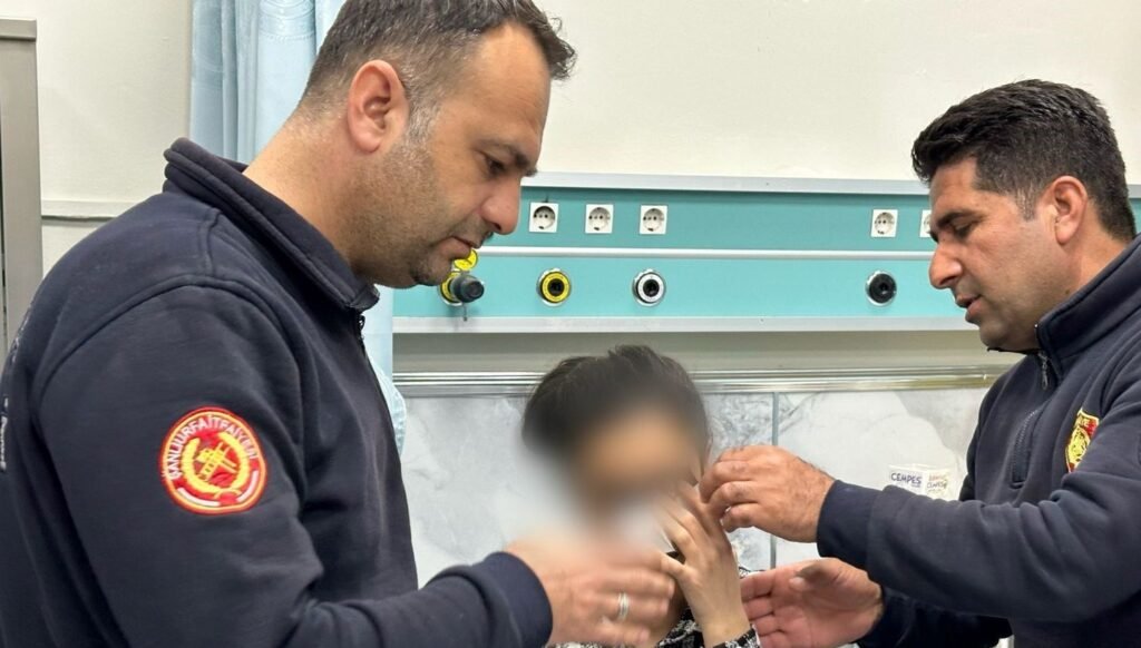 Elbise giyerken gözünü fermuara sıkıştırdı