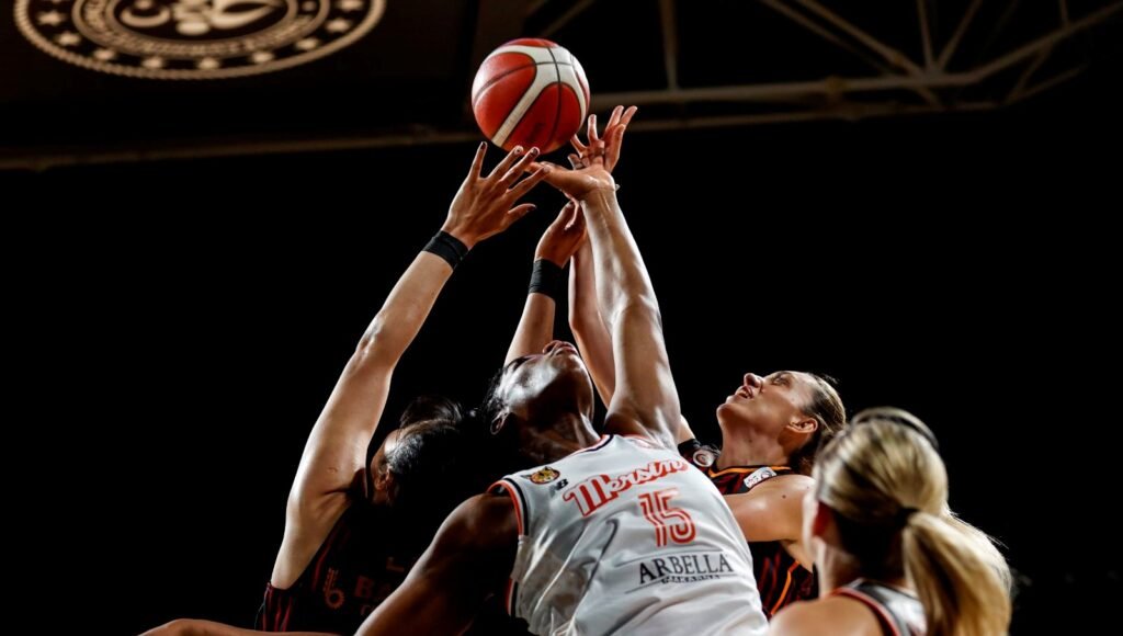 Galatasaray seriyi eşitlemek, ÇBK Mersin finale çıkmak için sahada