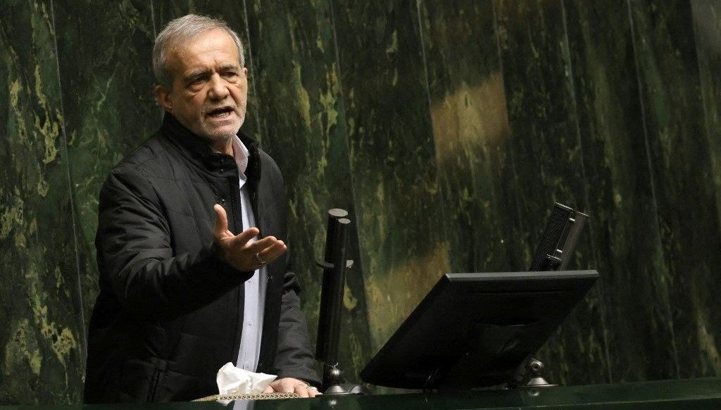 Halk ekonomik krizle boğuşurken lüks geziye gitti: İran Cumhurbaşkanı yardımcısı görevden alındı