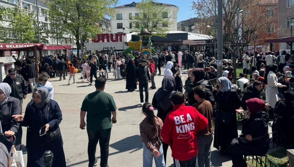 İstanbul depreminde son durum: 12 bina tedbiren boşaltıldı