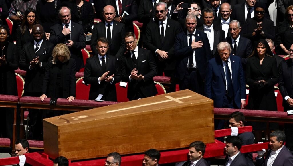 Kıyafet kuralına uymadılar: Papa’nın cenazesinde “saygısız” liderler