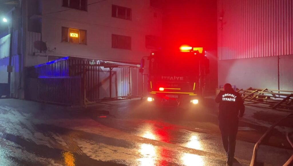 Kocaeli’de fabrika yangını