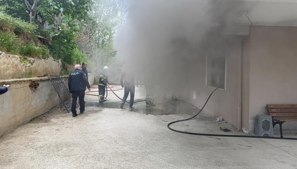 Korkutan anlar: Yangında evde iki çocuk mahsur kaldı