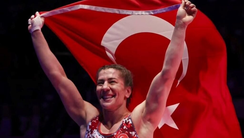 Milli sporcu Yasemin Adar Yiğit, mindere veda etti