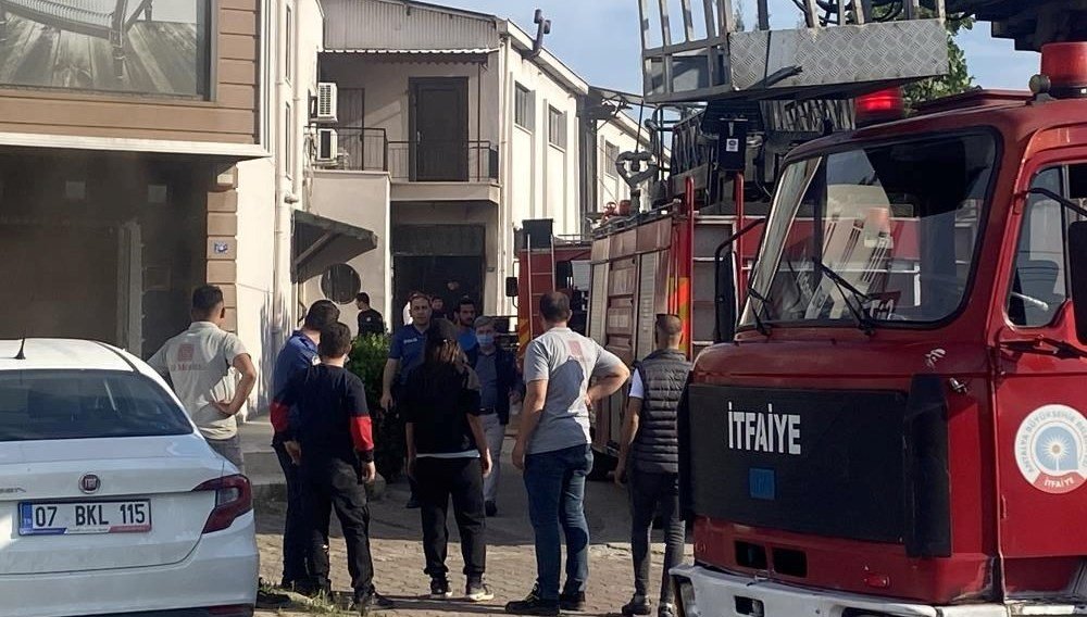 Mobilya atölyesinde yangın paniği