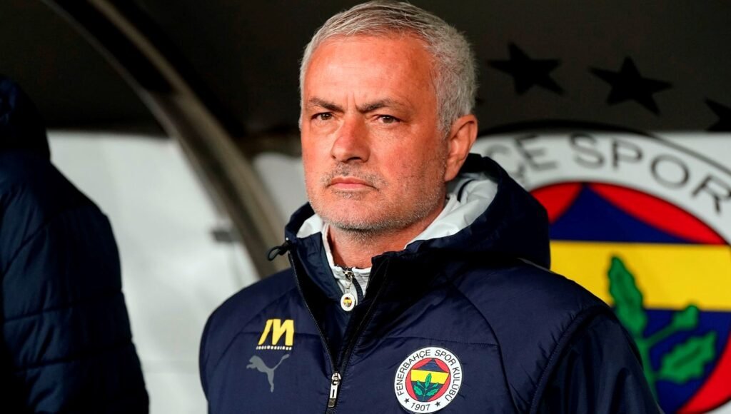 Mourinho’dan Galatasaray derbisinde 2 değişiklik