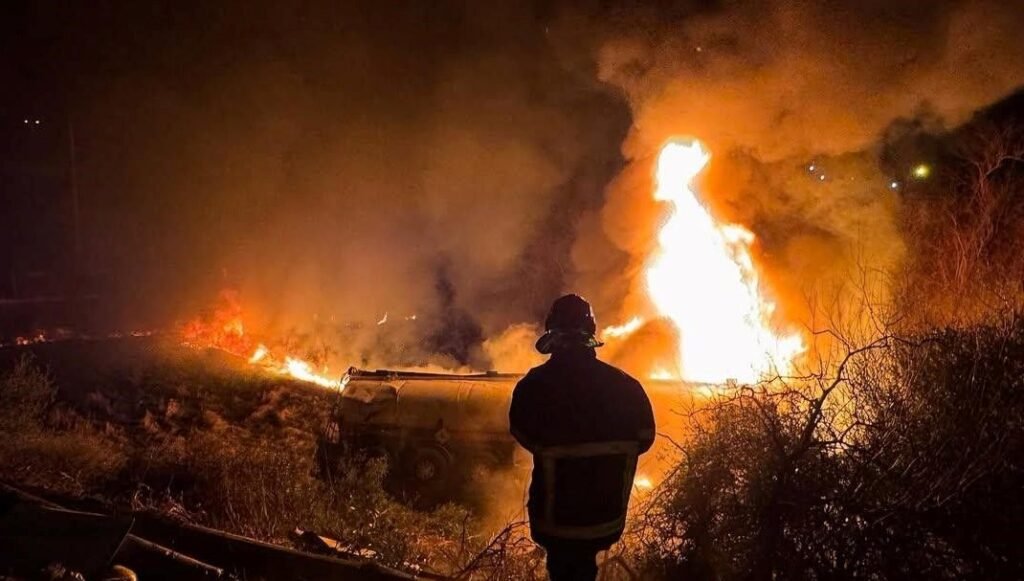 Osmaniye’de devrilen akaryakıt tankeri alev alev yandı