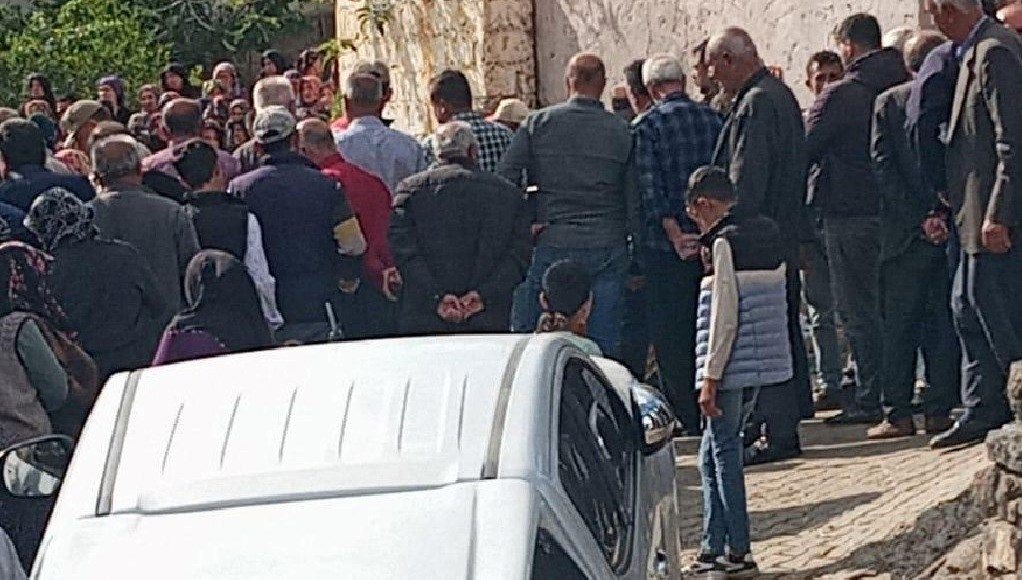 Otomobiliyle geri manevra yaparken hamile eşinin ölümüne neden oldu