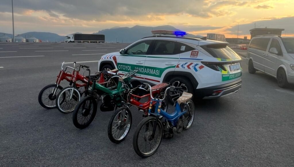 Otoyolda yarışan motosikletlilere 115 bin lira para cezası