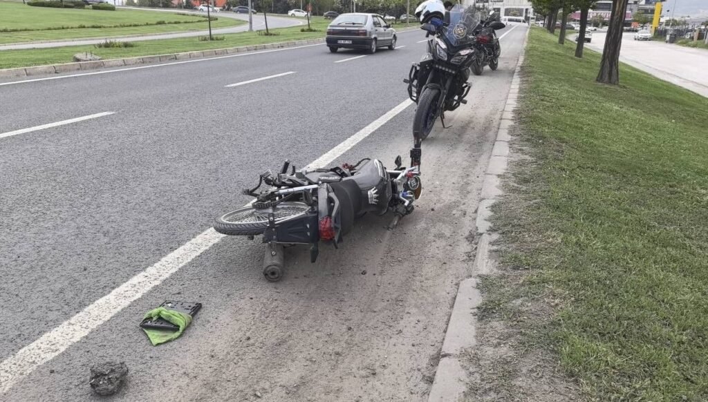 Polisten kaçan motosikletli kazaya karıştı